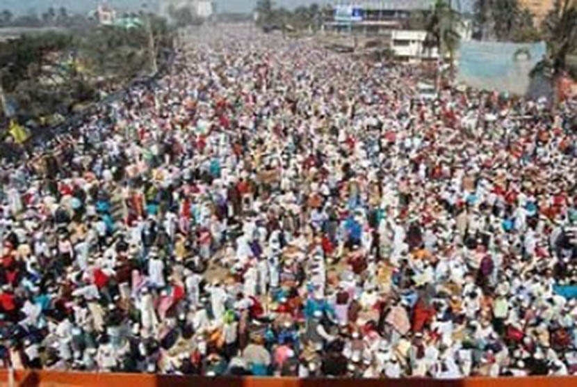 Peserta Ijtima Jamaah Tabligh Berdatangan ke Bangladesh. Foto:  Ribuan Anggota Jamaah Tabligh saat menghadiri sebuah pertemuan tahunan (ilustrasi).