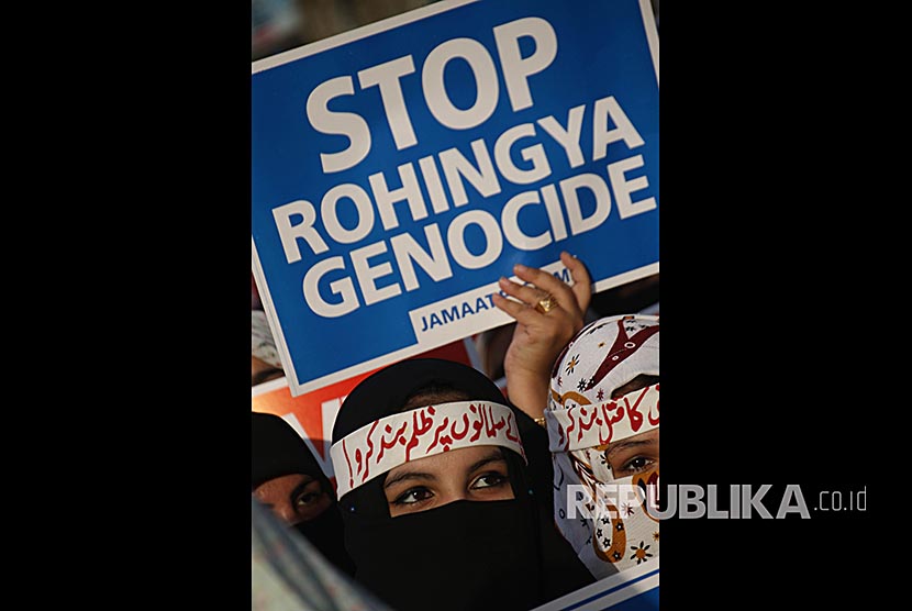 Unjuk rasa menentang aksi kekerasan terhadap Muslim Rohingya.