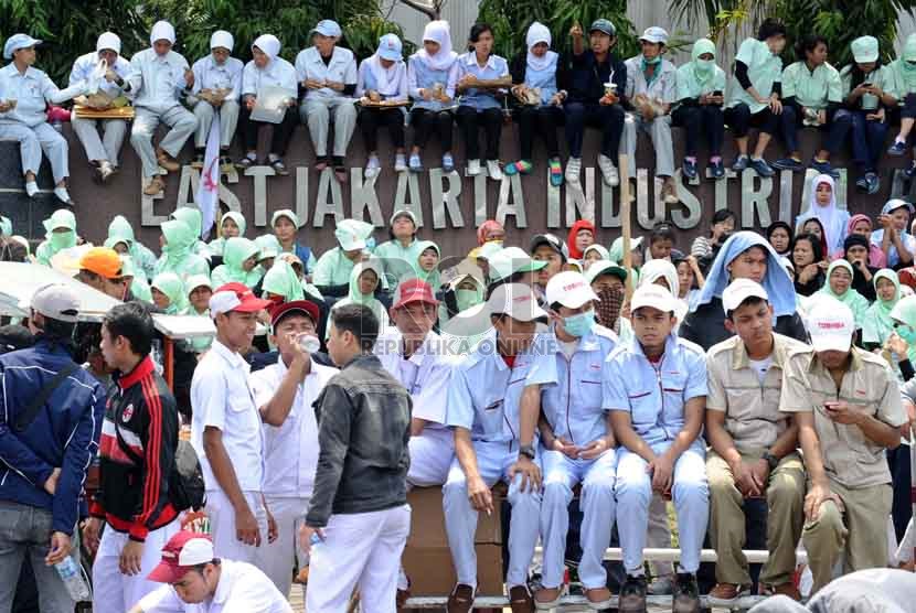  Ribuan buruh melakukan aksi di kawasan industri EJIP Cikarang, Jawa Barat (ilustrasi).