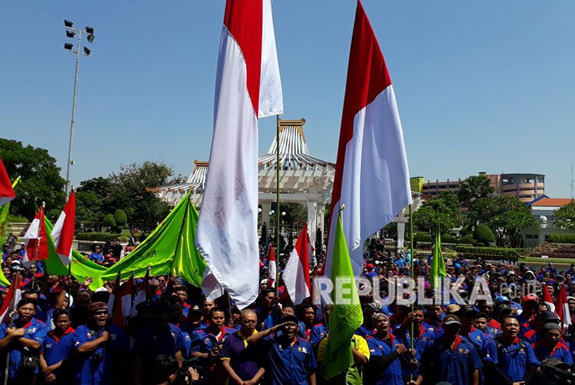 (ILUSTRASI) Ribuan buruh melakukan aksi saat peringatan Hari Buruh Internasional (May Day). 