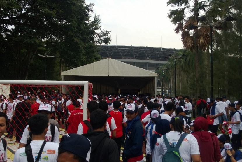Ribuan Gooners memenuhi acara Arsenal Fair yang dihelat di halaman Stadion Gelora Bung Karno, Senayan, Sabtu (13/7) pagi.