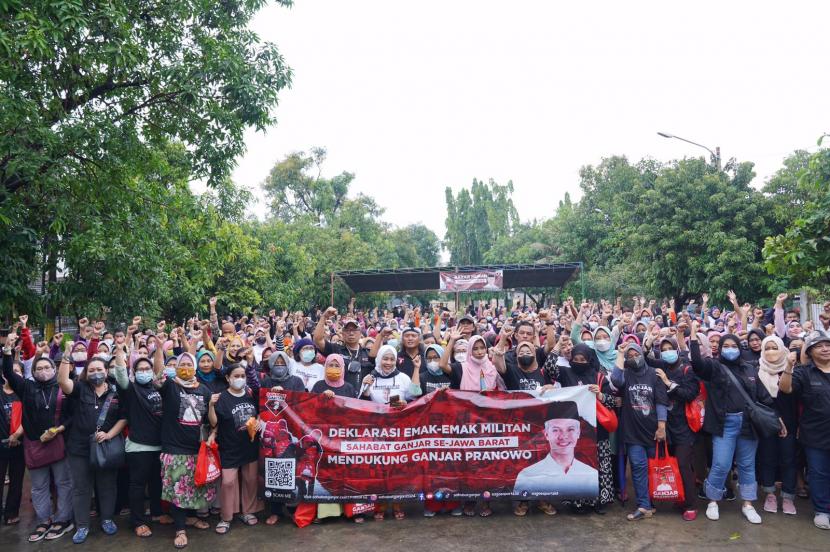 Ribuan ibu-ibu Se-Jawa Barat melakukan deklarasi dukungan untuk Ganjar Pranowo di Pilpres 2024.