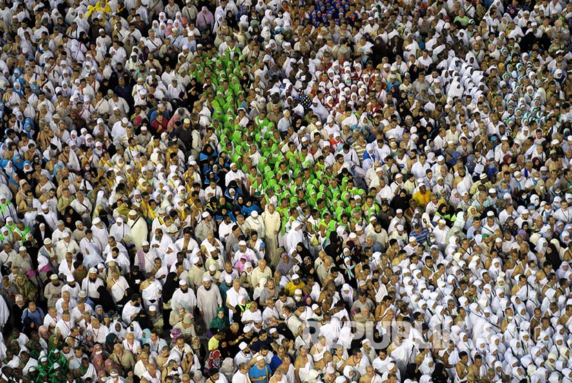 Ribuan jamaah dari seluruh dunia melakukan tawaf di Masjidil Haram. REUTERS/Ahmed Jadallah