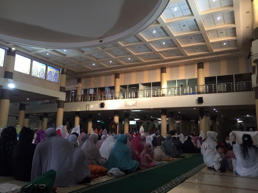 Ribuan Jamaah Sholat Idul Idha Padati Masjid Raya Bandung