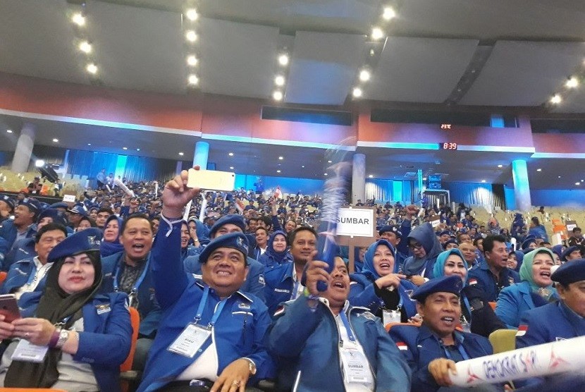 Ribuan kader Partai Demokrat memenuhi acara rapat pimpinan nasional (Rapimnas) Partai Demokrat 2018 di Sentul International Convention Center di Sentul, Bogor, Jawa Barat pada Sabtu (10/3). Rapimnas akan digelar sampai Ahad (11/3) esok.