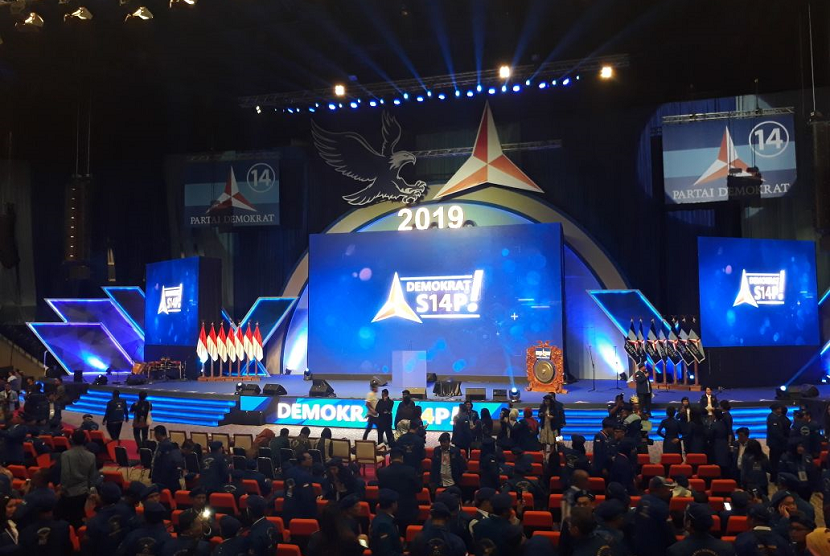 Ribuan kader Partai Demokrat sudah memenuhi acara rapat pimpinan nasional (Rapimnas) Partai Demokrat 2018 di Sentul International Convention Center di Sentul, Bogor, Jawa Barat pada Sabtu (10/3). Rapimnas akan digelar sampai Ahad (11/3) esok.  