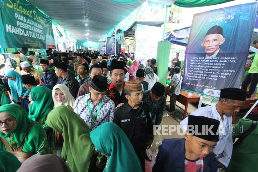 Ribuan massa hadir di acara Munas dan Kombes NU di Pesantren Miftahul Huda Al Azhar, Banjar, Jawa Barat, Rabu, (27/2).