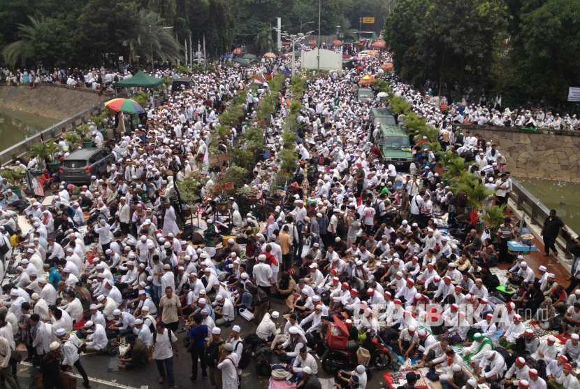 Jamaah shalat jumat di Masjid Istiqlal,  Jumat (4/11). (Republika/Yasin Habibi) 