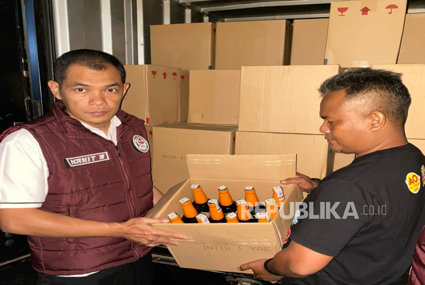 Ribuan Botol Miras Siap Edar Berhasil Diamankan di Bandung