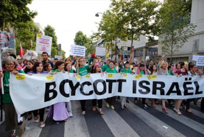 Ribuan orang menggelar demonstrasi menentang serangan Israel di jalur Gaza. 