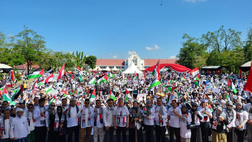 Ribuan orang menghadiri aksi bela Palestina di Banjarbaru Kalimantan Selatan