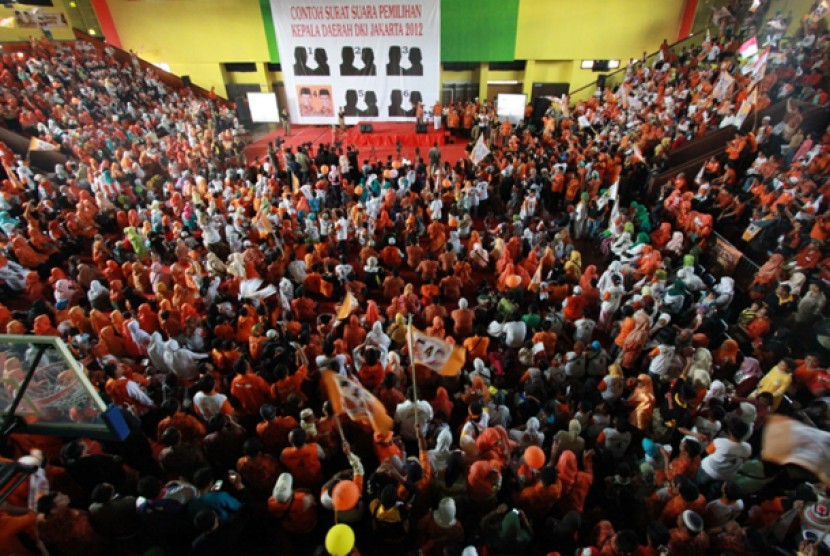 Ribuan Pendukung Hidayat-Didik memadati GOR Jakarta Timur