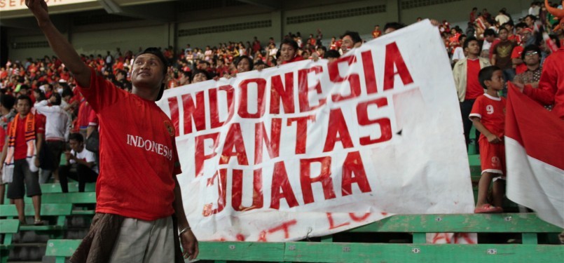 Ribuan pendukung tim Garuda Muda dari berbagai komunitas suporter tanah air yang memadati stadion GBK, jakarta, Minggu, (13/11). (Republika Online/Fafa)