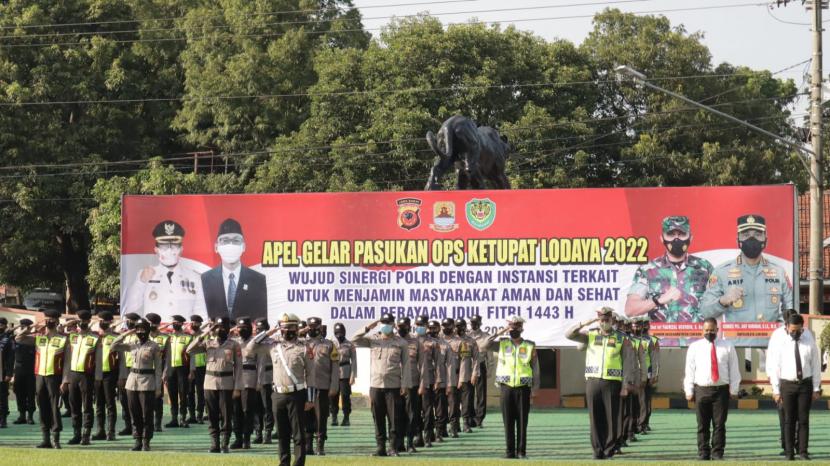 Apel Gelar Pasukan Ops Ketupat Lodaya 2022 digelar di Mapolresta Cirebon, Jumat (22/4/2022)