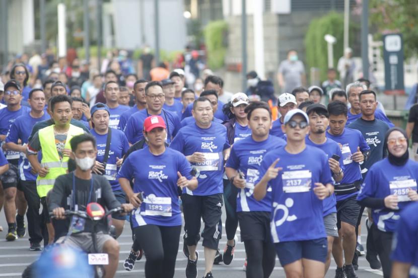 Ribuan peserta berlari MNC Fun Charity Run 2022.