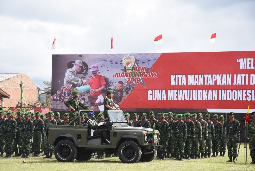 Ribuan prajurit Kodam I/BB melaksanakan upacara Hari Juang Kartika 2016 di Stadion Samura Kabupaten Karo, Sumatera Utara pada hari Kamis (15/12). 