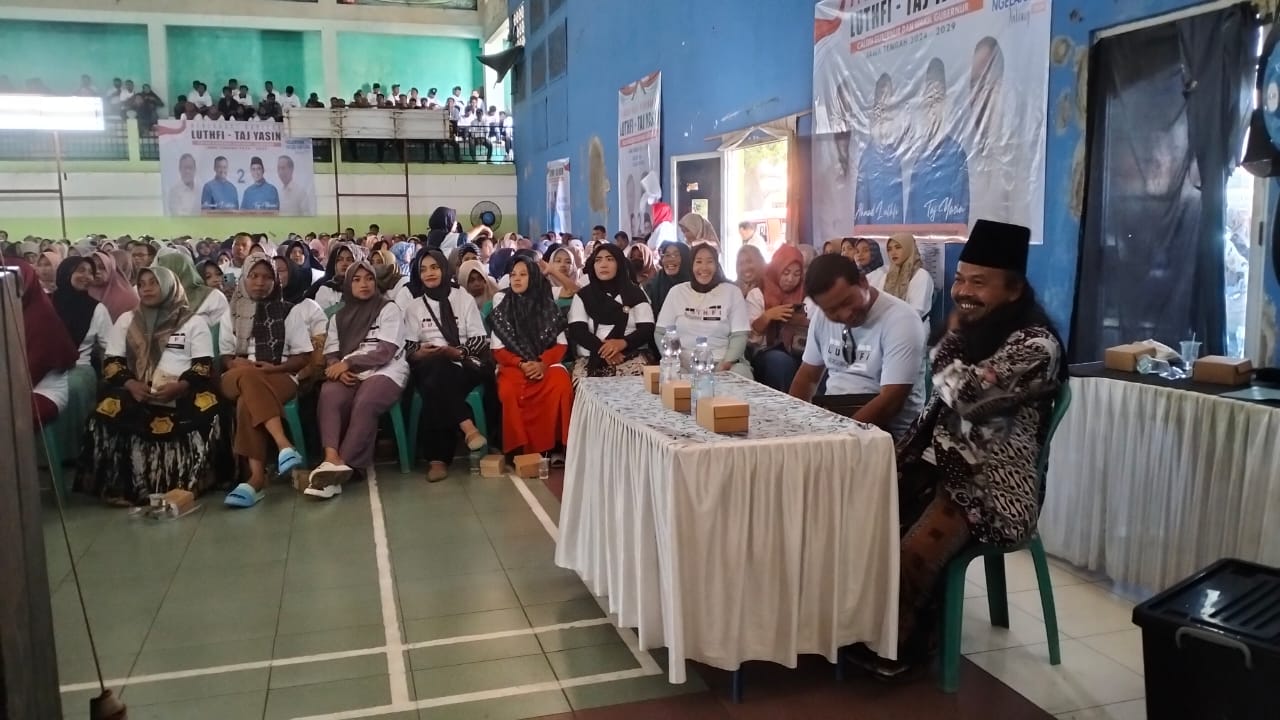 Ribuan relawan dari berbagai daerah di Kota dan Kabupaten Pekalongan, Jawa Tengah mendeklarasikan dukungan. 