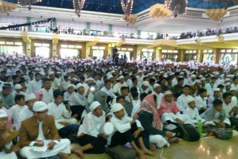 Ribuan Santri Halaqah Kubra, di Jakarta, Ahad (7/8) 