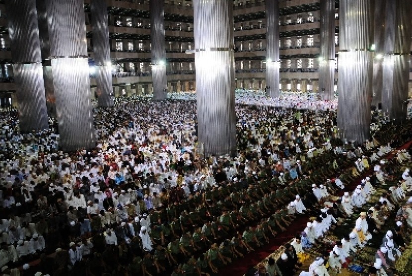  Ribuan umat Islam saat mengikuti shalat Idul Adha di Masjid Istiqlal, Jakarta.