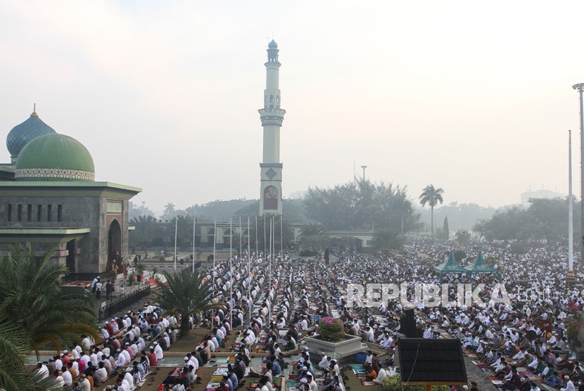 Suasana Masjid Annur Pekanbaru Riau.