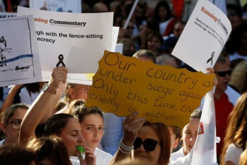 Ribuan warga berdemonstrasi menuntut keadilan untuk jurnalis Malta yang tewas dalam pengeboman.