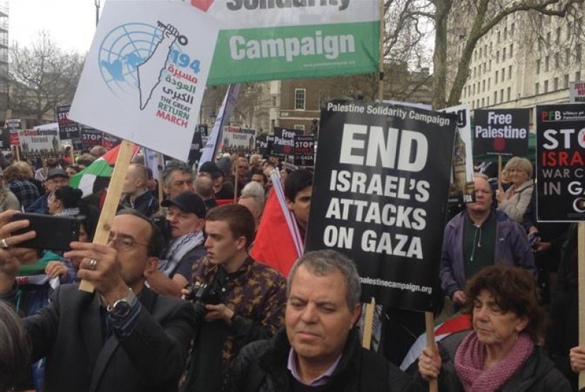 Ribuan warga Inggris berkumpul di London mengecam serangan Israel di Gaza.