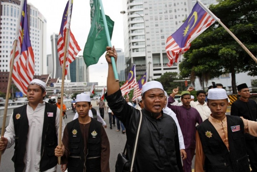 Ribuan warga Malaysia menggelar aksi damai, memprotes upaya penghinaan Islam lewat film Innocence of Muslim dan penerbitan kartun Nabi Muhammad oleh satu majalah di Prancis. 