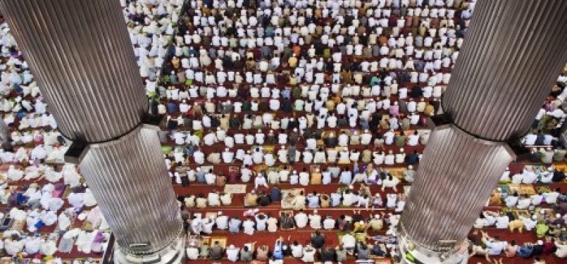 Ribuan warga mengikuti shalat Ied di Masjid Istiqlal, Jakarta, Rabu (31/8). 