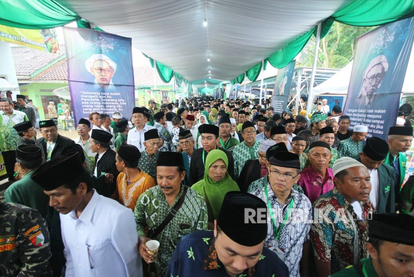 Munas NU. Ribuan warga Nahdlatul Ulama (NU) hadir pada acara Musyawarah Nasional Alim Ulama dan Konferensi Besar NU, di Ponpes Miftahul Huda Al-Azhar Citangkolo, Kota Banjar, Jawa Barat, Rabu (27/2).