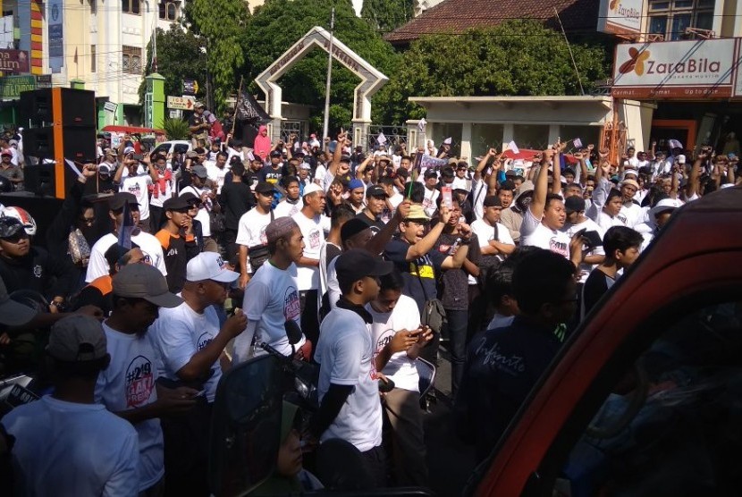 Ribuan warga Solo mengikuti deklarasi Gerakan #2019 Ganti Presiden. Deklarasi tersebut dilakukan di Kota Barat, Solo pada Ahad (1/7).