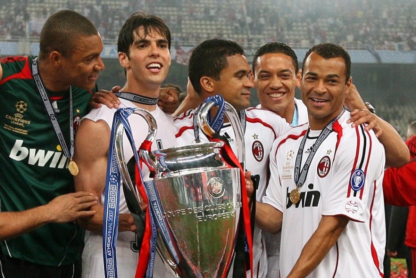Ricardo Kaka (kedua kiri) saat menjuarai Liga Champions 2007 bersama AC Milan.