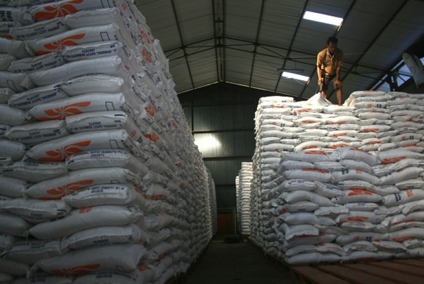 Rice stock in a sub-warehouse of  state Rice Procurement Agency (Bulog) in Indramayu, West Java, before the fasting month. (file photo)