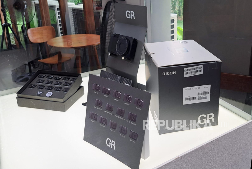 RICOH GR IV 30th Anniversary Edition Kit. Penjualan RICOH GR IV 30th Anniversary Edition Kit secara resmi di Indonesia.