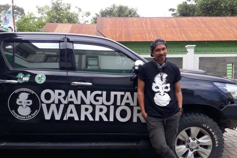 Ridho Slank ikut dalam kegiatan pelepasliaran orang utan di Hutan Kehje Sewen Kalimantan Timur. 