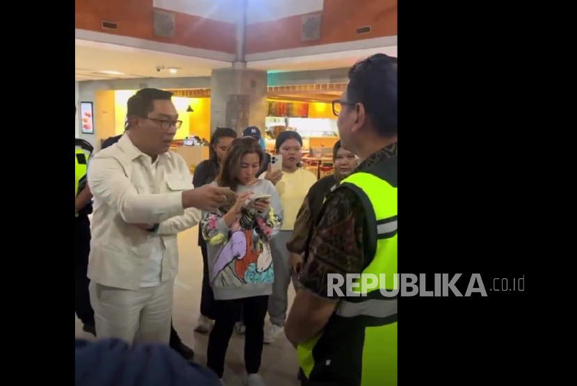Ridwan Kamil kesal gara-gara pesawat jurusan Denpasar-Jakarta delay.