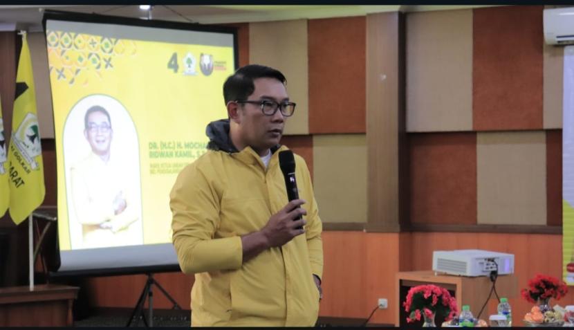 Ridwan Kamil yang akrab disapa Emil dalam acara Rapat Koordinasi Teknis (Rakornis) dan Pendidikan Politik Bidang Media Penggalangan Opini Partai Golkar Jabar di Hotel Asrilia, Kota Bandung pada Kamis (14/12/2023).