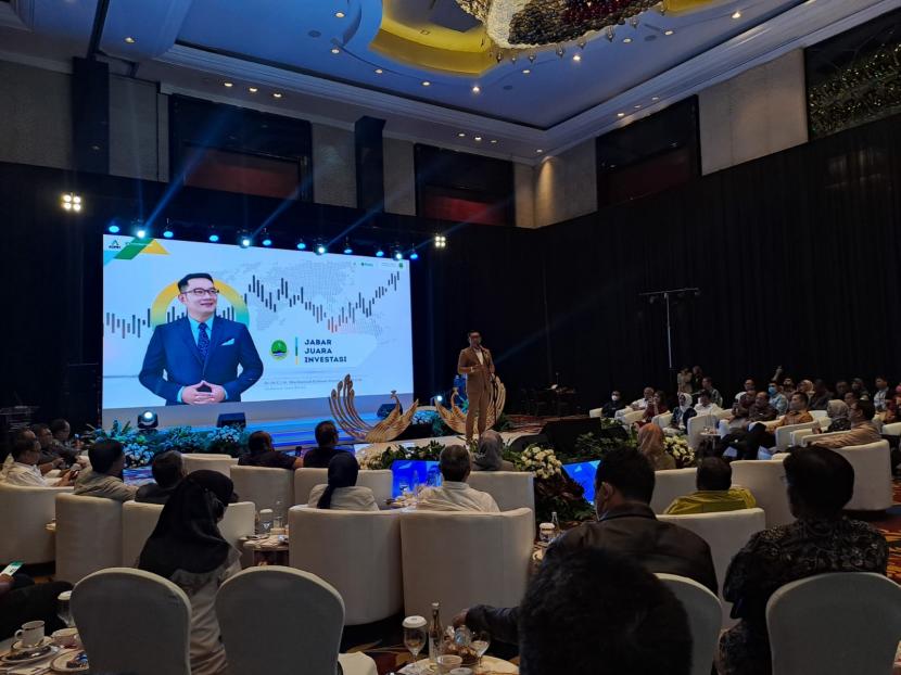 Ridwan Kamil yang akrab disapa Emil di acara Forum Investasi Jawa Barat 2023 yang digelar Kantor Perwakilan Bank Indonesia Jawa Barat dan Dinas PMPTSP Provinsi Jawa Barat untuk mendorong peningkatan realisasi investasi di Jawa Barat, Selasa (28/2).