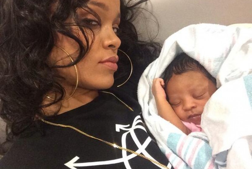 Rihanna dan keponakannya.