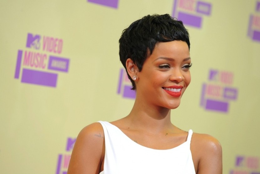 Rihanna saat menghadiri ajang MTV Video Music Awards, 6 September 2012 di Los Angeles