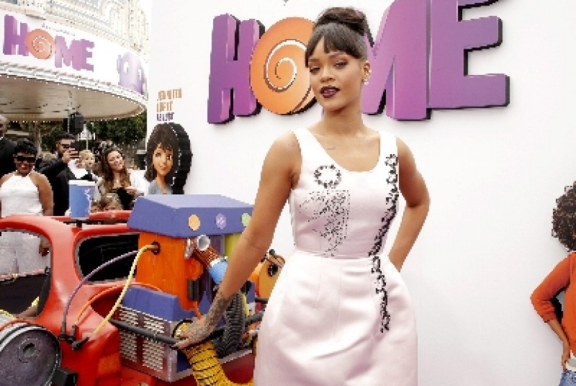 Rihanna saat premiere film Home di Los Angeles.