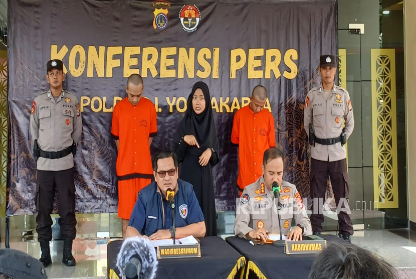 Rilis kasus pencurian dengan kekerasan di Gamping, Sleman, oleh Direktorat Reserse Kriminal Umum Polda DIY, Selasa (14/1/2025).