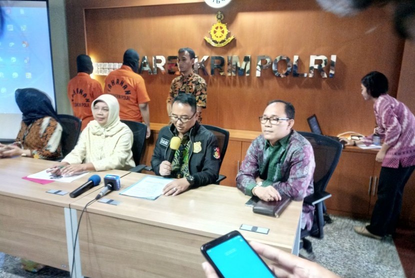 Rilis pengungkapan situs penyedia konten pornografi di Direktorat Tindak Pidana Siber Bareskrim Polri, Jakarta, Jumat (8/6). 