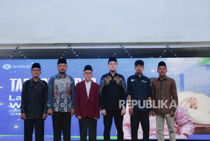 Rilis program wakaf produktif greenhouse di Hall SMP Putri Perguruan Islam Ar Risalah, Padang, belum lama ini.