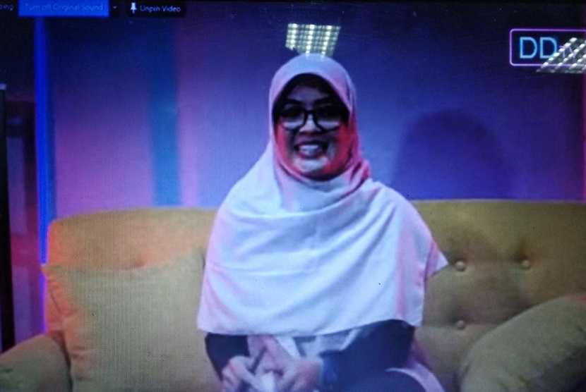 Rina Fatimah, selaku Direktur SMART Edunesia Dompet Dhuafa, dalam talkshow Hari Anak Nasional di channel Youtube Dompet Dhuafa TV