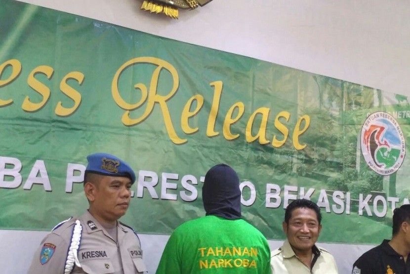 Rio Reifan saat dirilis di Polres Metro Bekasi Kota terkait kasus narkoba