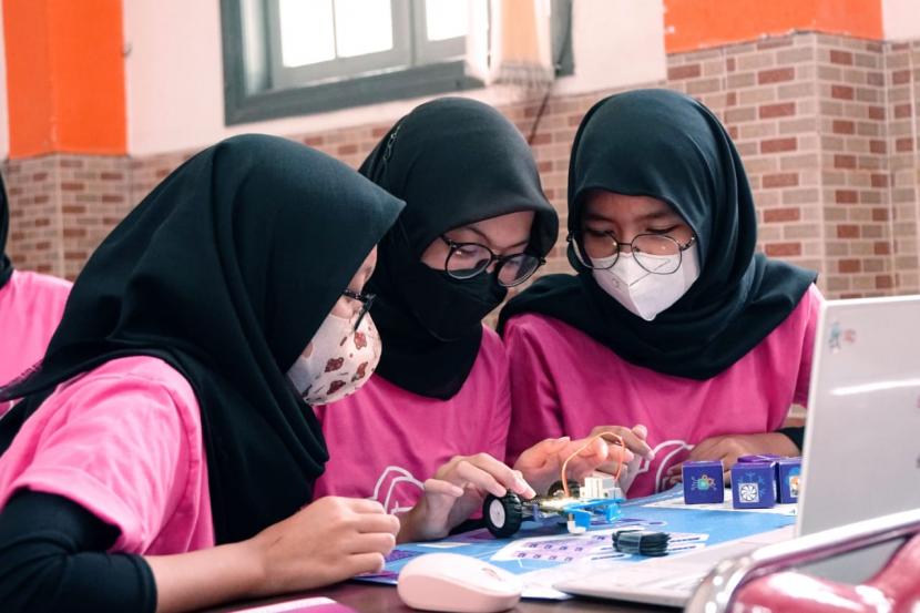Riset LinkedIn menunjukkan pekerjaan bidang teknologi mengalami pertumbuhan tercepat selama lima tahun terakhir di Indonesia, namun pekerja perempuan di sektor teknologi masih sangat rendah. 