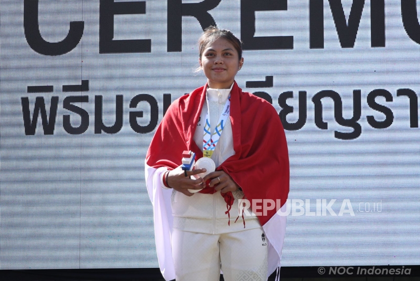 Riska Amelia Agustina meraih perak dari nomor downhill putri SEA Games 2025 Thailand.
