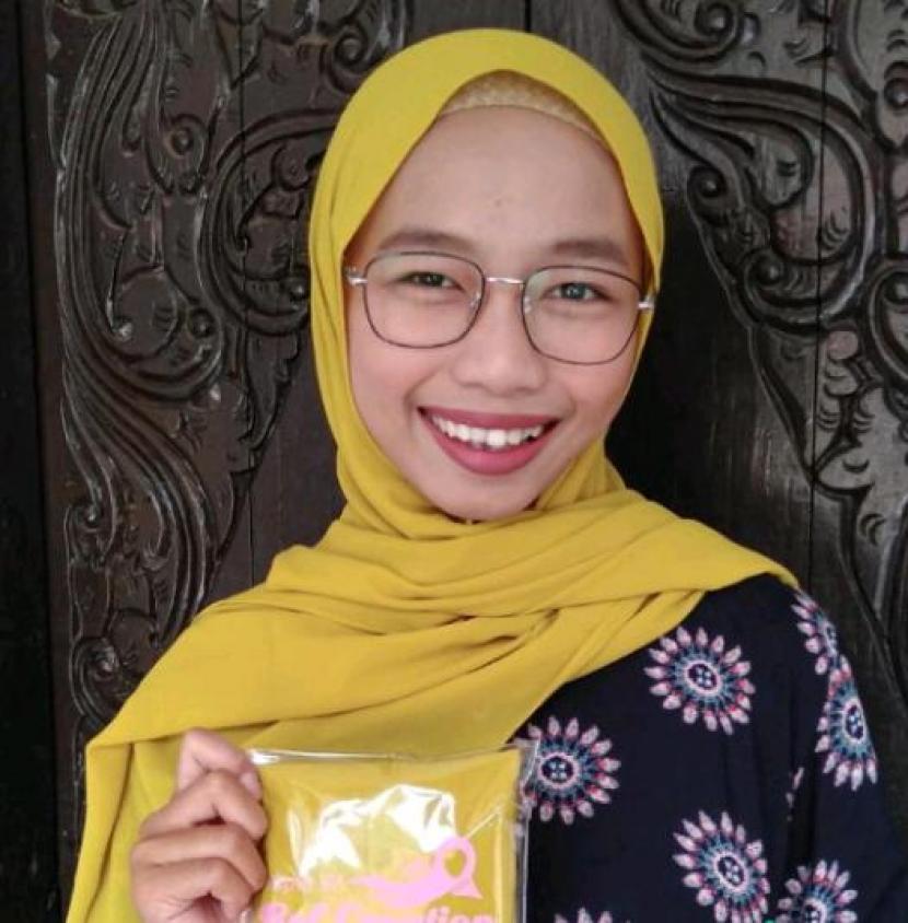 Risma Nur Fauziah, mahasiswa UBSI Tasikmalaya yang berhasil menjadi pengusaha sebelum wisuda.