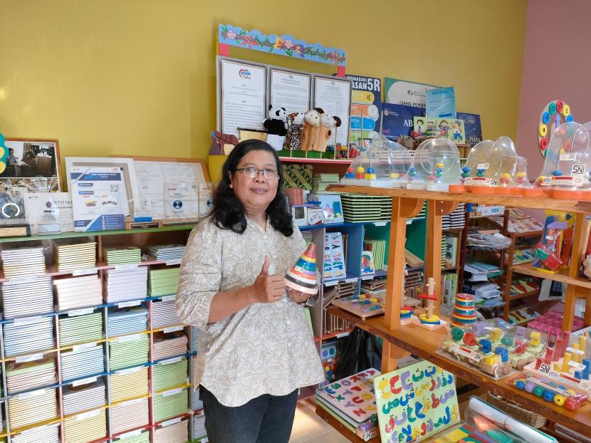 Rita Indriani, pemilik usaha mainan edukatif ABC Woodentoys. 