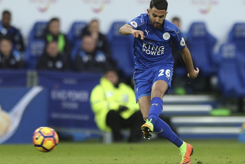 Riyad Mahrez mencetak gol kemenangan Leicester City atas Hull City, Sabtu (4/3).